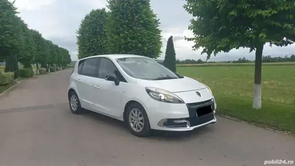 Utilizat 2013 Renault Scénic III Bose Edition Monovolum | 4.500 EUR (Preț bun) - Imagine 1/4