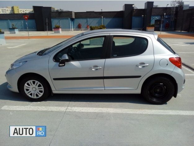 Gri Utilizat 2007 Peugeot 207 Hatchback | 2.900 EUR (Scump) - Imagine 1/4