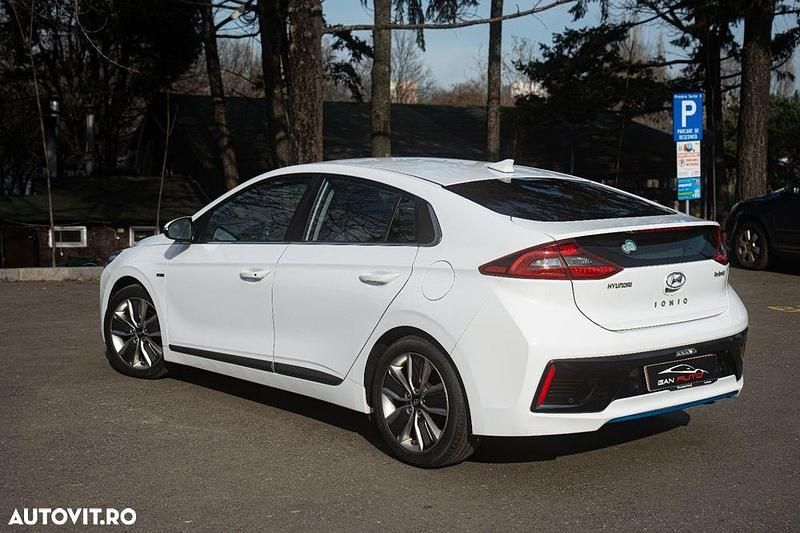Second-hand Hyundai Ioniq 105 CP (77 kW) 2016 Culoarealb Hatchback