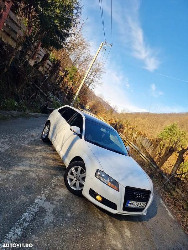 Second-hand Audi A3 S-Line 140 CP (102 kW) 2009 Culoarealb Hatchback