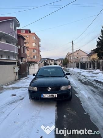 Negru Utilizat 2001 VW Passat Berlinǎ | 1.400 EUR (Preț OK) - Imagine 1/4