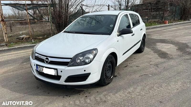 Second-hand Opel Astra 90 CP (66 kW) 2005 Culoarealb Hatchback