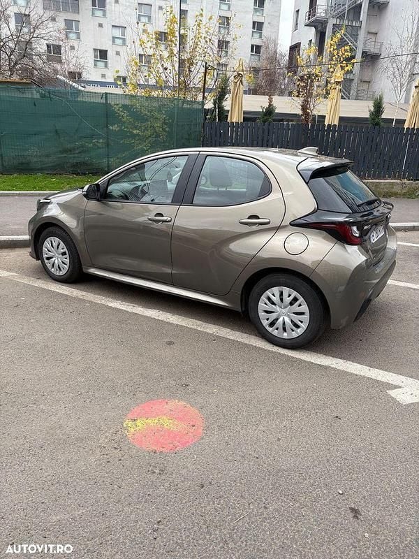 Second-hand Toyota Yaris Hybrid 92 CP (67 kW) 2023 Culoaremaro