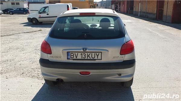 Second-hand Peugeot 206 68 CP (50 kW) 2003 Argintiu Hatchback