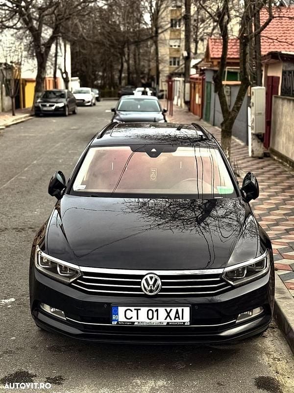 Culoarenegru Utilizat 2018 VW Passat Highline Break | 11.400 EUR (Preț bun) - Imagine 1/4