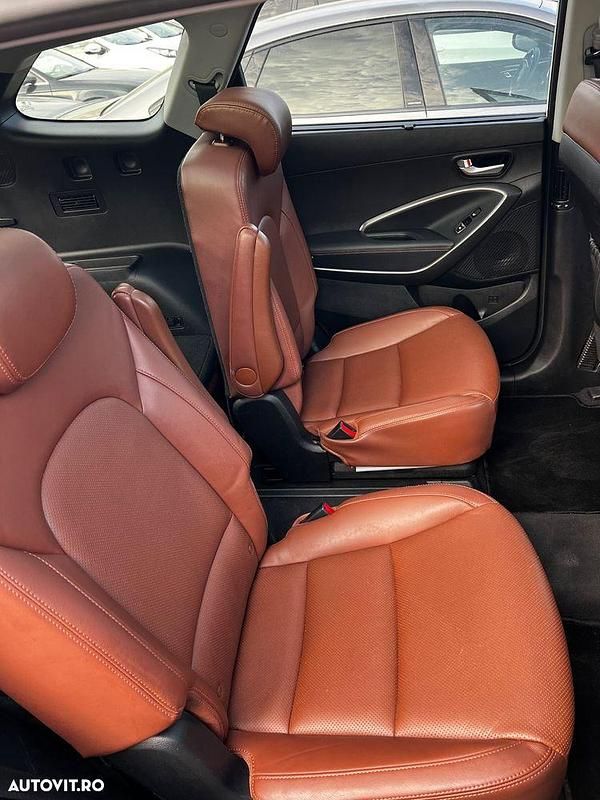 Second-hand Hyundai Grand Santa Fe 200 CP (147 kW) 2015 Culoarealb SUV