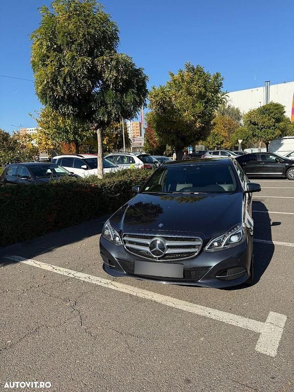 Culoarealbastru Utilizat 2013 Mercedes E250 Berlinǎ | 17.150 EUR (Scump) - Imagine 1/4
