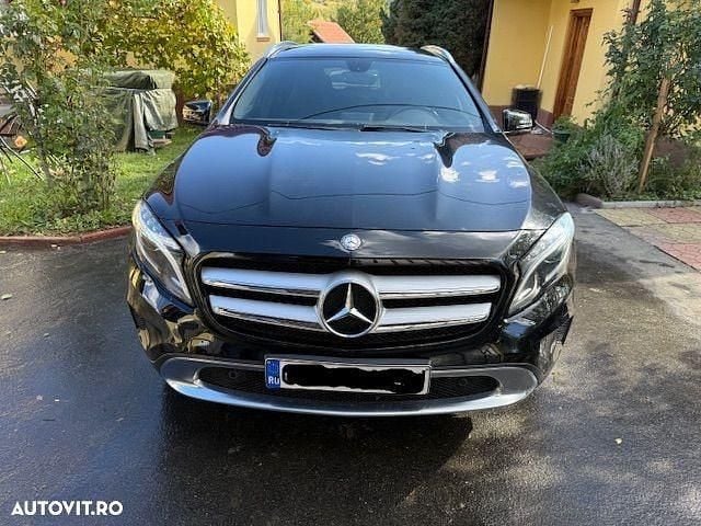 Culoarenegru Utilizat 2015 Mercedes GLA220 SUV | 13.500 EUR (Preț bun) - Imagine 1/4