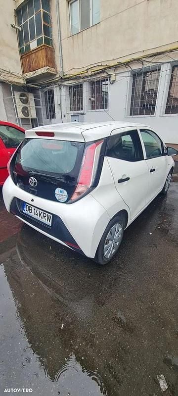 Second-hand Toyota Aygo 69 CP (50 kW) 2017 Culoarealb Hatchback