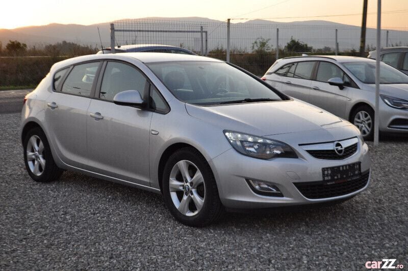 Second-hand Opel Astra 110 CP (80 kW) 2011 Argintiu Berlinǎ