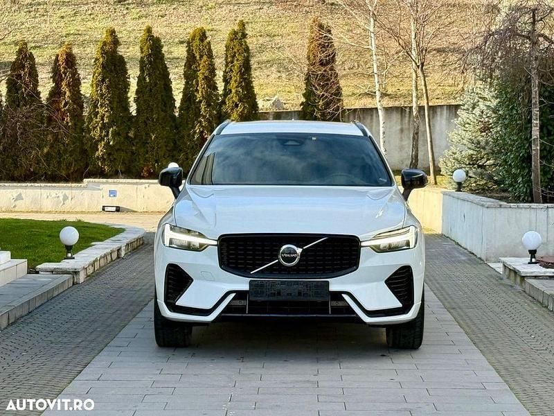 Second-hand Volvo XC60 R-Design 197 CP (144 kW) 2022 Culoarealb SUV