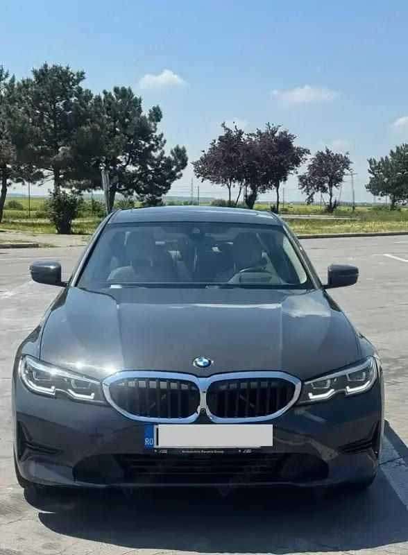Gri Utilizat 2019 BMW 330 Berlinǎ | 31.300 EUR (Preț bun) - Imagine 1/4