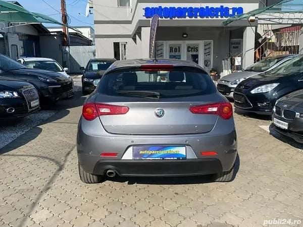 Second-hand Alfa Romeo Giulietta 120 CP (88 kW) 2016 Gri Hatchback