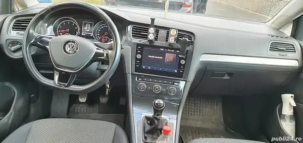 Rosu Utilizat 2020 VW Golf VII Hatchback | 10.000 EUR (Super Preț) - Imagine 1/4
