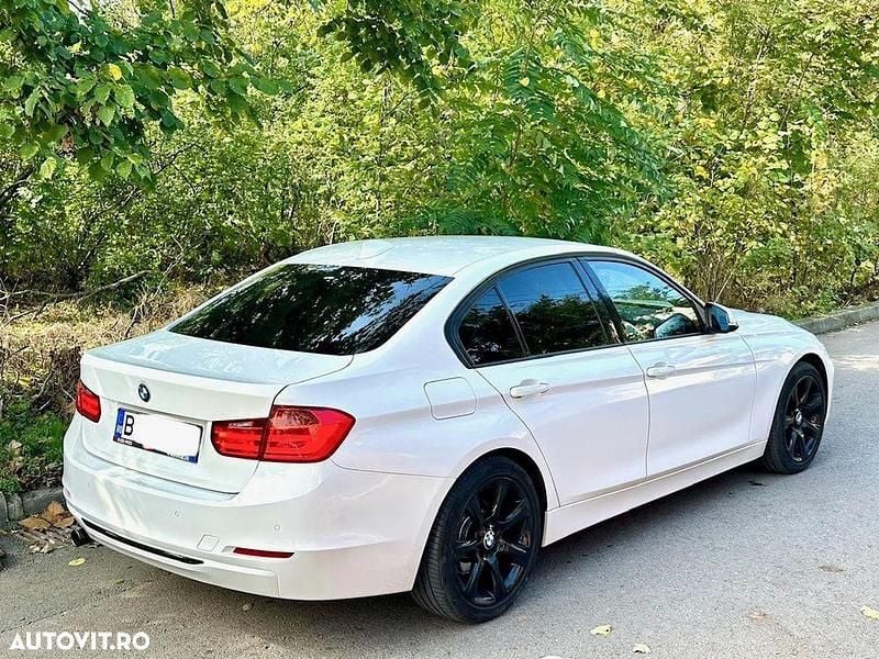 Culoarealb Utilizat 2014 BMW 318 Performance Berlinǎ | 12.950 EUR (Scump) - Imagine 1/4