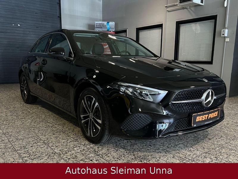 Utilizat 2024 Mercedes A180 | 32.384 EUR (Preț OK) - Imagine 1/1