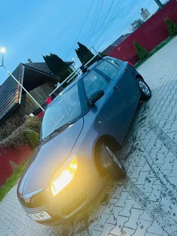 Gri Utilizat 2008 Skoda Fabia Hatchback | 2.300 EUR - Imagine 1/4