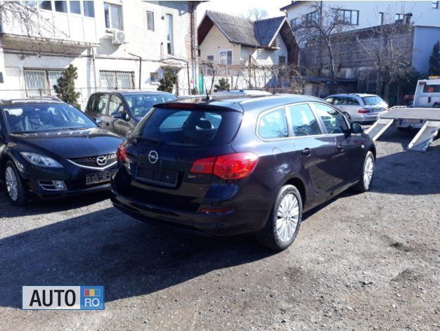 Second-hand Opel Astra 110 CP (80 kW) 2011 Negru Break