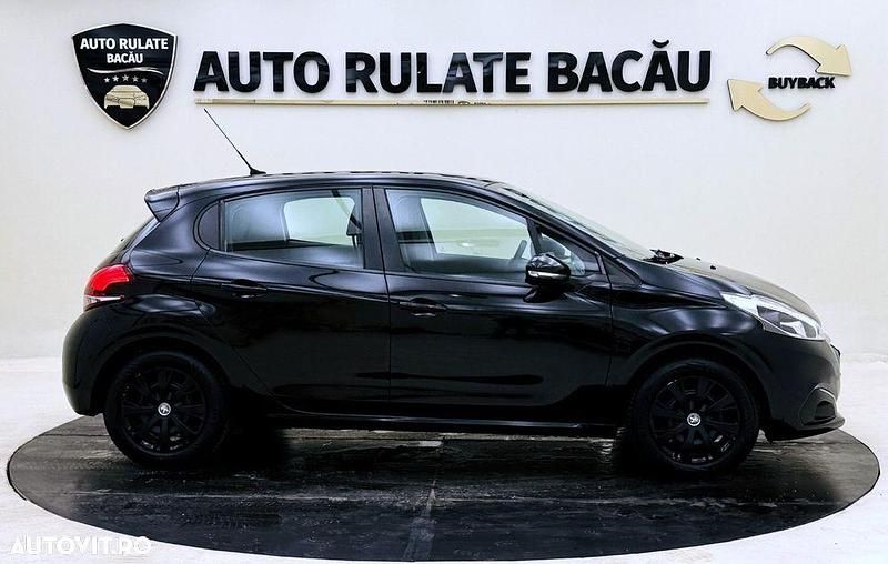 Second-hand Peugeot 208 90 CP (66 kW) 2018 Culoarenegru Hatchback