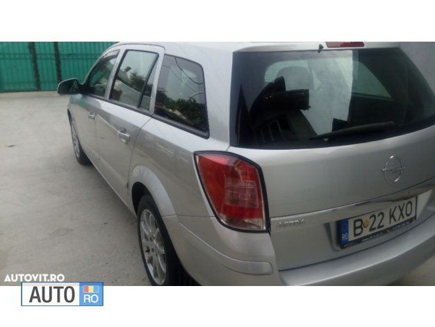 Argintiu Utilizat 2007 Opel Astra Hatchback | 4.200 EUR - Imagine 1/4