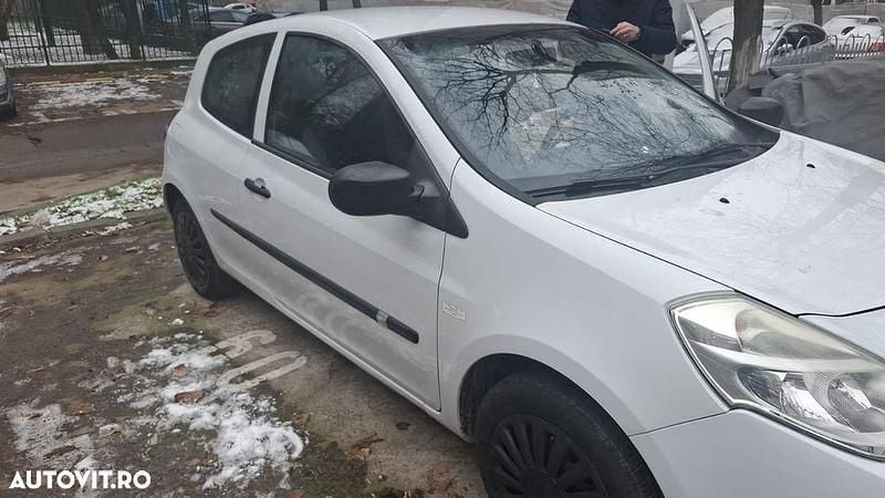 Culoarealb Utilizat 2012 Renault Clio IV Hatchback | 4.200 EUR - Imagine 1/4