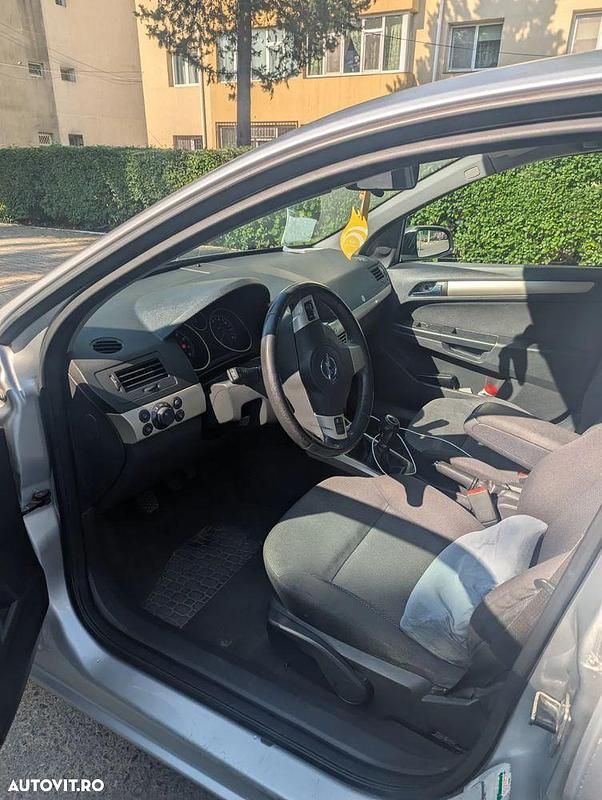 Second-hand Opel Astra 115 CP (84 kW) 2008 Gri Hatchback