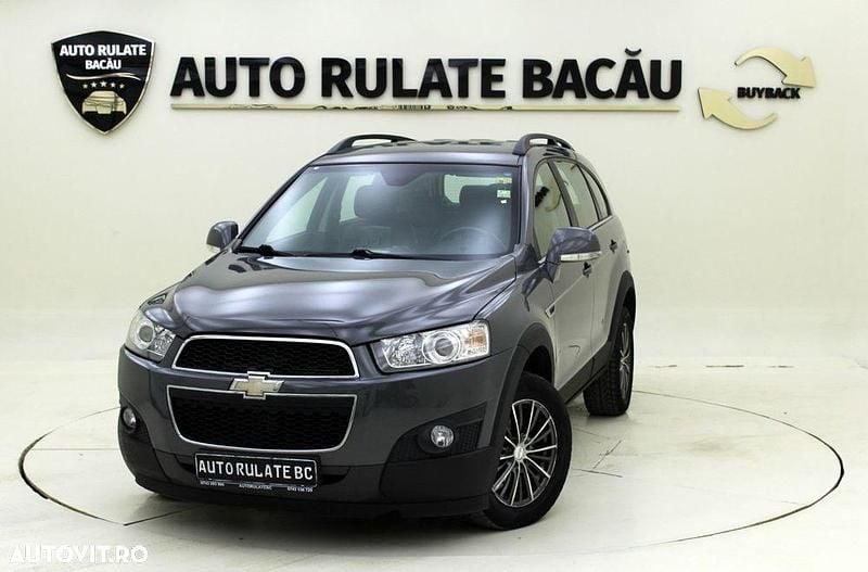 Gri Utilizat 2011 Chevrolet Captiva SUV | 6.990 EUR - Imagine 1/4