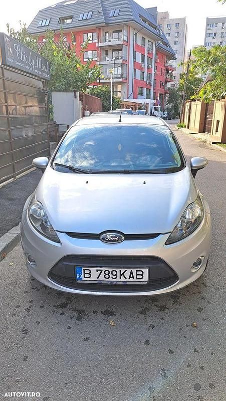 Culoareargint Utilizat 2012 Ford Fiesta Hatchback | 3.000 EUR (Preț bun) - Imagine 1/4
