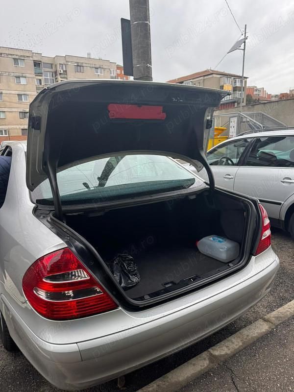 Second-hand Mercedes 200 140 CP (102 kW) 2004 Berlinǎ