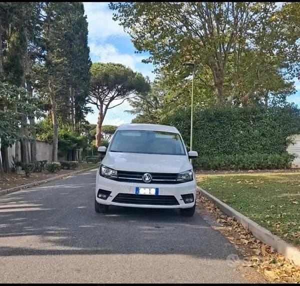 Utilizat 2017 VW Caddy Monovolum | 11.800 EUR (Preț OK) - Imagine 1/4