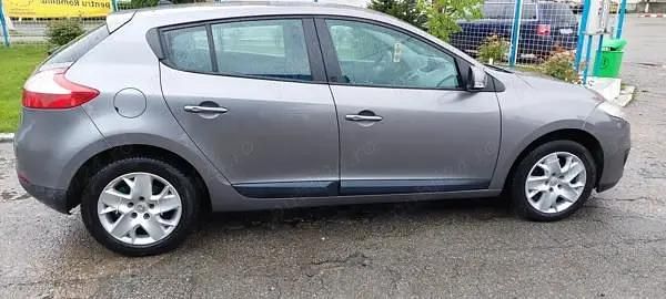 Gri Utilizat 2012 Renault Mégane III Hatchback | 5.200 EUR (Puțin scump) - Imagine 1/4