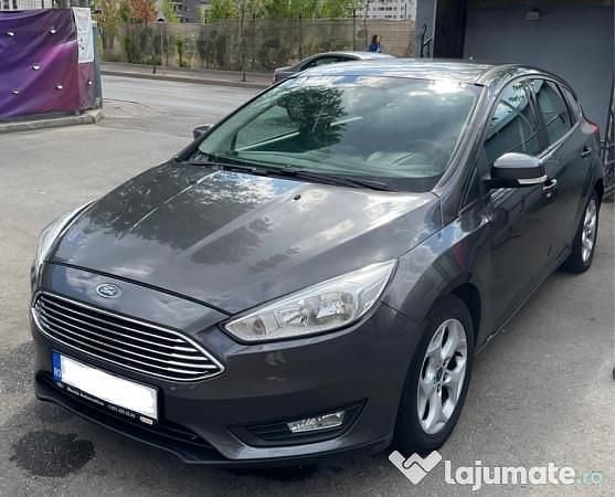 Gri Utilizat 2017 Ford Focus Hatchback | 5.200 EUR (Super Preț) - Imagine 1/4