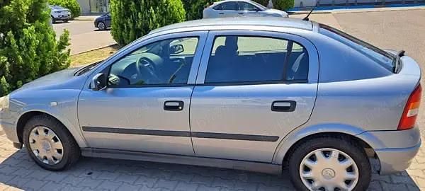 Utilizat 2009 Opel Astra Hatchback | 1.500 EUR (Preț bun) - Imagine 1/3