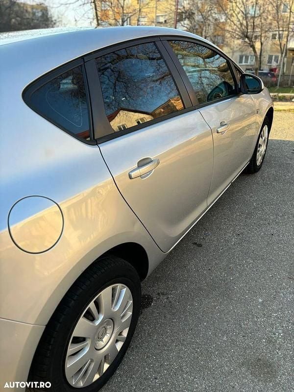 Culoaregri Utilizat 2011 Opel Astra Enjoy Hatchback | 4.200 EUR (Preț bun) - Imagine 1/4