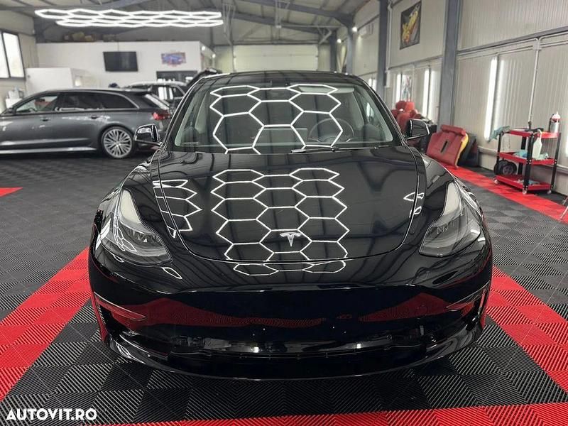 Culoarenegru Utilizat 2021 Tesla Model 3 Berlinǎ | 25.900 EUR (Preț OK) - Imagine 1/4