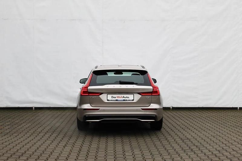 Nouă Volvo V60 Plus 197 CP (144 kW) 2026 Auriu  metalic Break