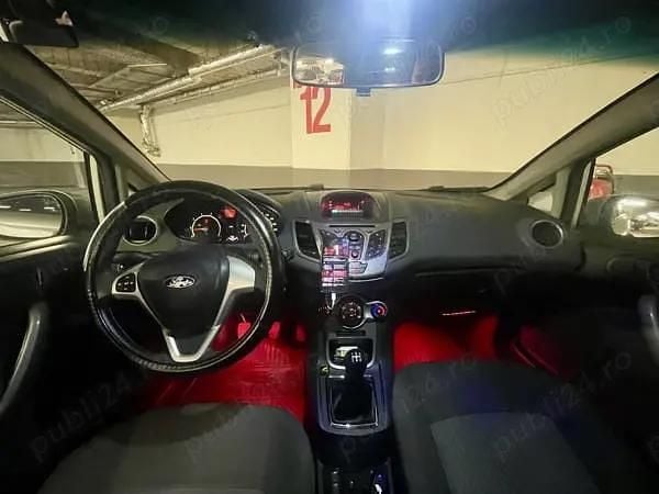 Gri Utilizat 2011 Ford Fiesta Hatchback | 3.500 EUR (Preț OK) - Imagine 1/4