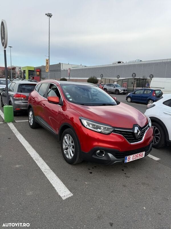 Rosu Utilizat 2015 Renault Kadjar Life SUV | 9.000 EUR (Preț OK) - Imagine 1/4
