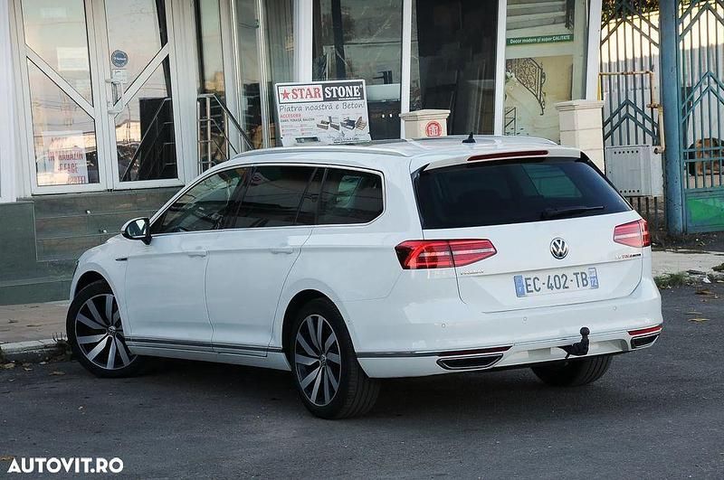 Second-hand VW Passat Highline 240 CP (176 kW) 2016 Culoarealb Break