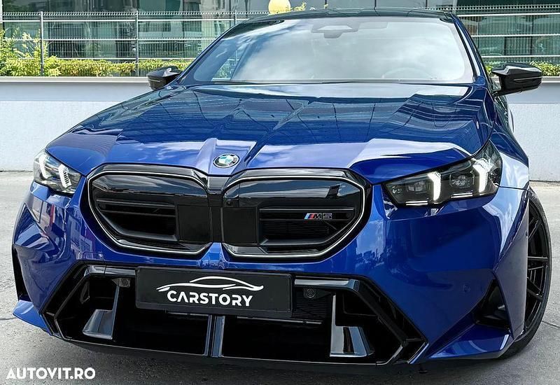 Nouă BMW M5 Shadowline 585 CP (430 kW) 2025 Albastru Berlinǎ
