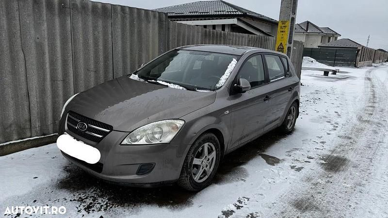 Second-hand Kia Ceed 109 CP (80 kW) 2007 Culoaremaro Hatchback
