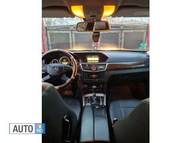 Second-hand Mercedes E200 136 CP (100 kW) 2012 Negru Break