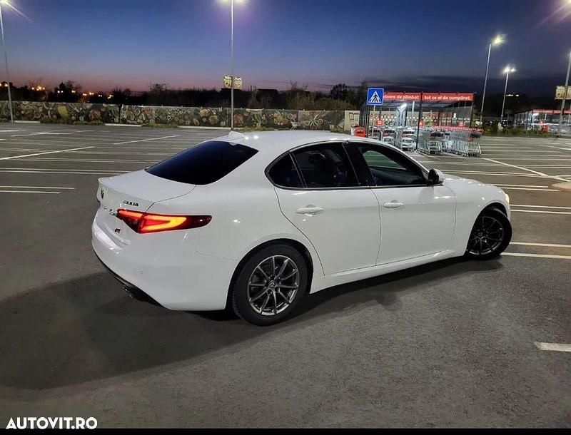 Second-hand Alfa Romeo Giulia Super 180 CP (132 kW) 2017 Culoarealb Berlinǎ