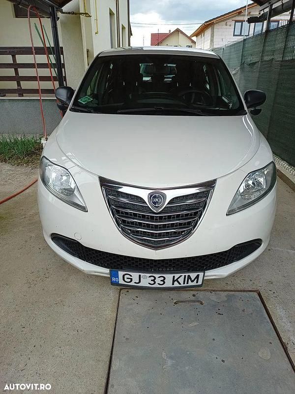 Culoarealb Utilizat 2013 Lancia Ypsilon Hatchback | 3.900 EUR - Imagine 1/4