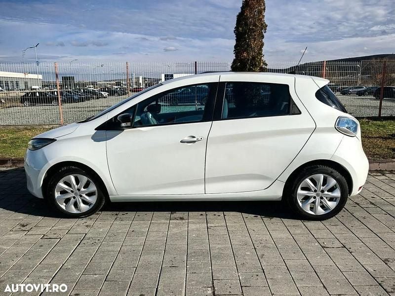 Second-hand Renault Zoe Life 67 kW (92 CP) 2015 Culoarealb Hatchback