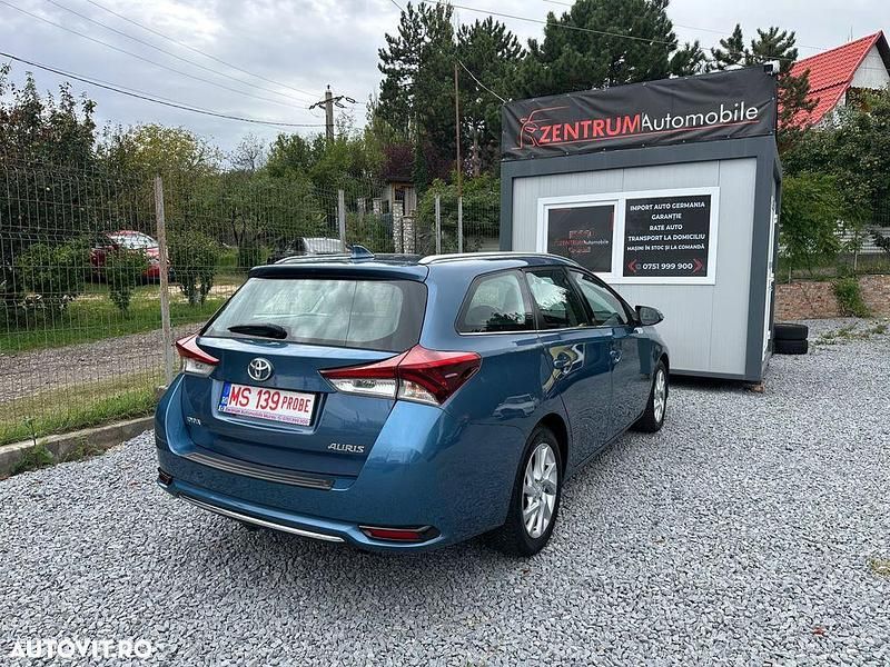 Second-hand Toyota Auris Design 112 CP (82 kW) 2015 Culoarealbastru Break