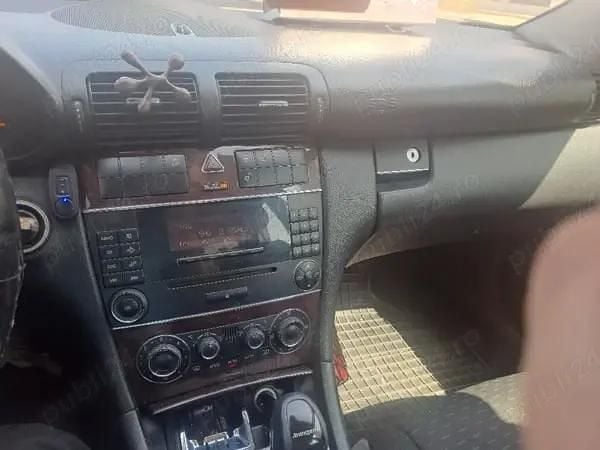 Second-hand 2004 Mercedes C220 Berlinǎ | 2.250 EUR (Preț OK) - Imagine 1/4