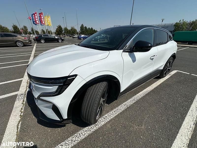 Alb Utilizat 2023 Renault Mégane Techno SUV | 25.000 EUR (Preț bun) - Imagine 1/4