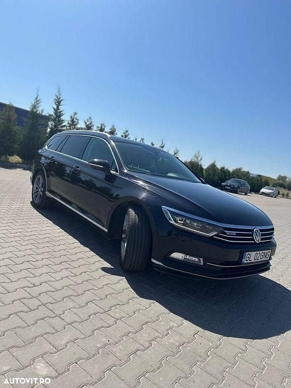 Culoarenegru Utilizat 2015 VW Passat Highline Break | 13.700 EUR (Puțin scump) - Imagine 1/4