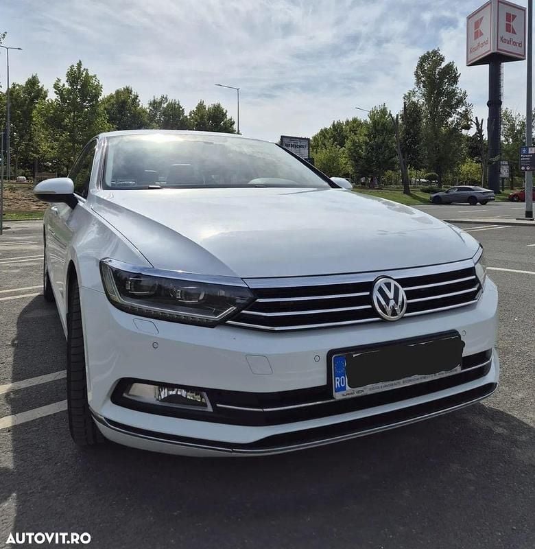 Culoarealb Utilizat 2016 VW Passat Highline Berlinǎ | 15.650 EUR (Preț bun) - Imagine 1/4